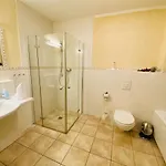 Captains Lounge Apartment *