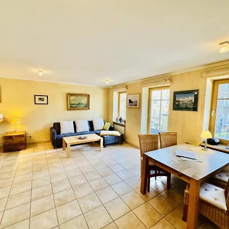 Apartment Captains Lounge