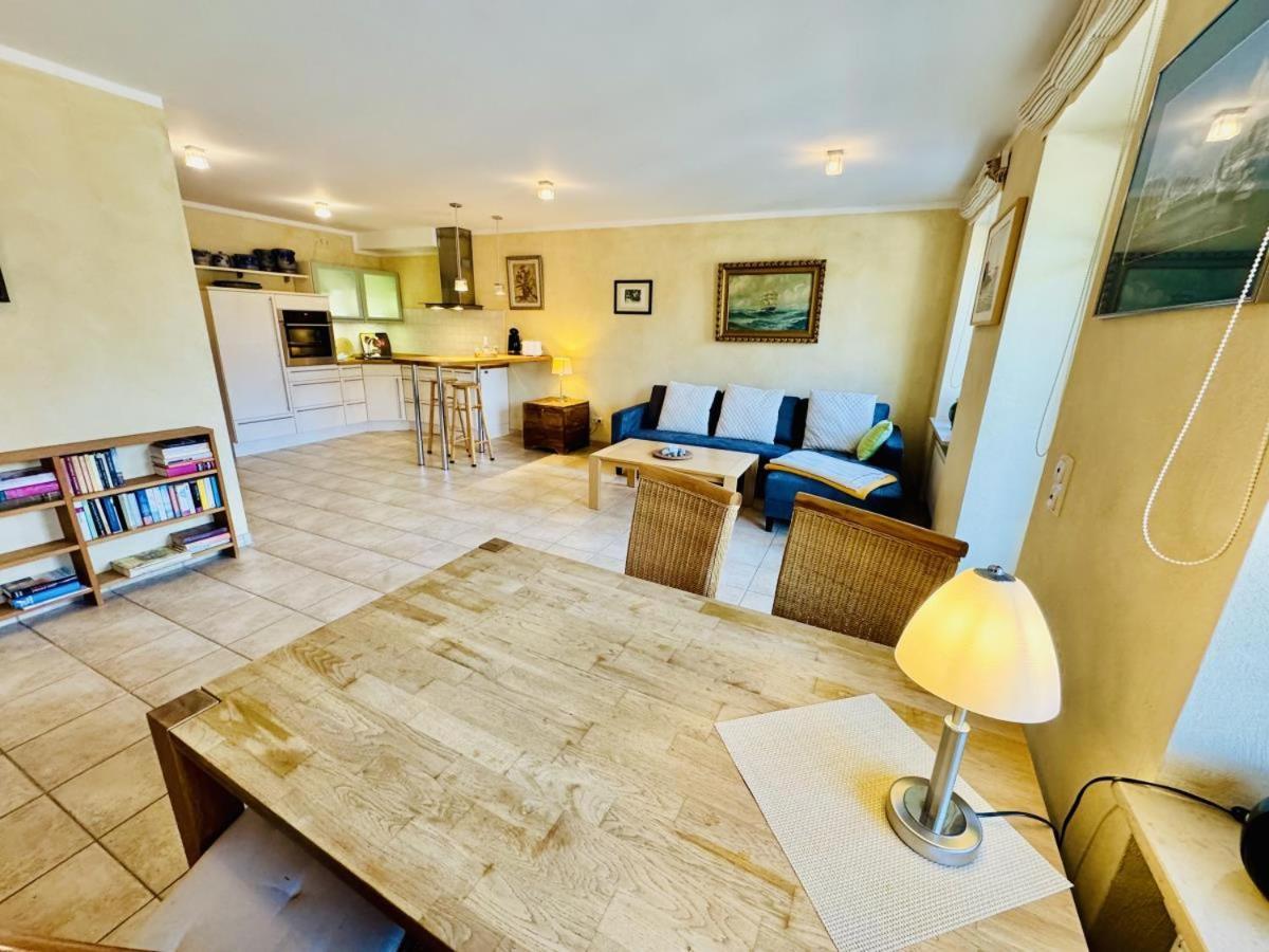 Apartment Captains Lounge