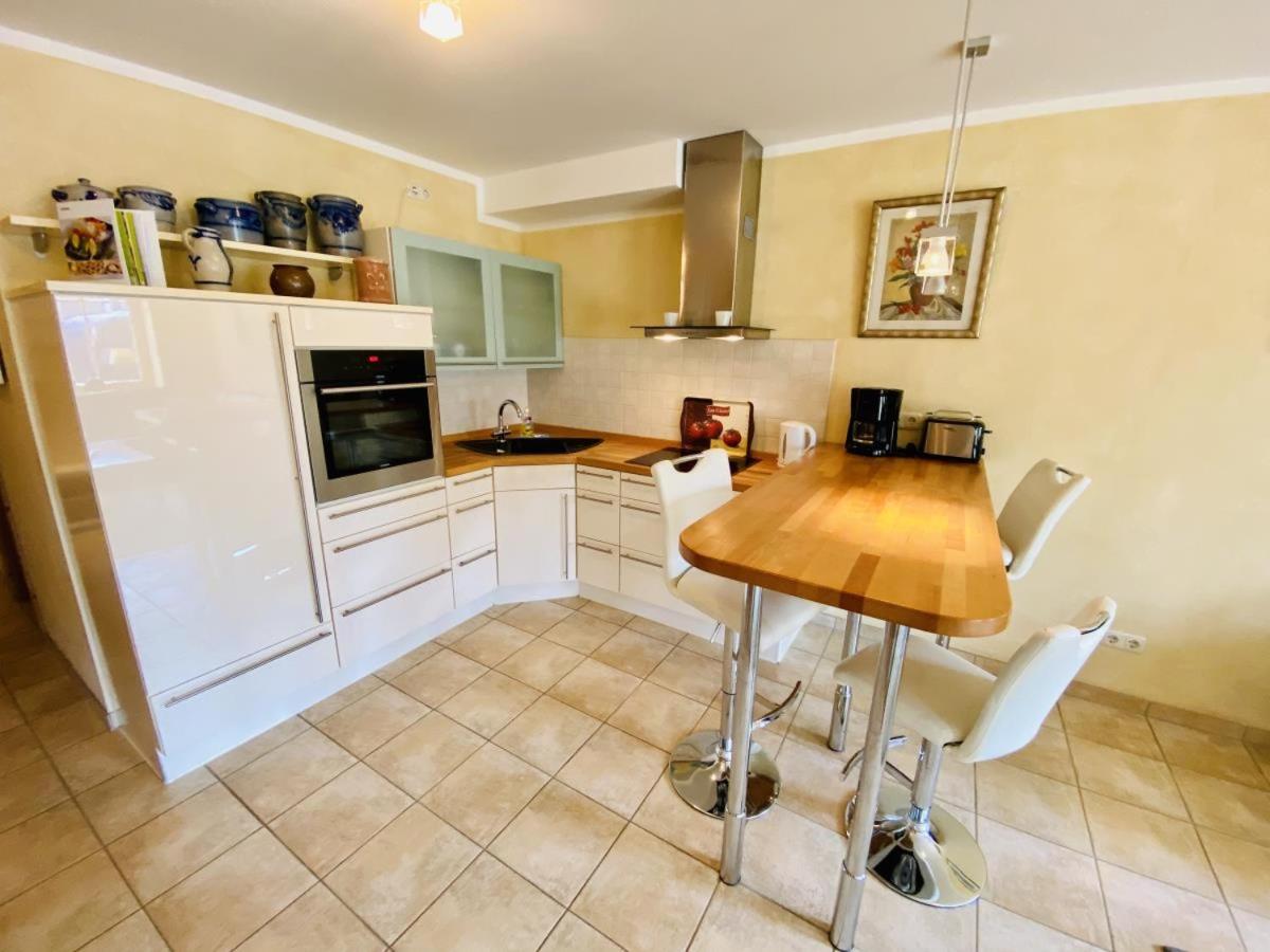 Captains Lounge Apartment *