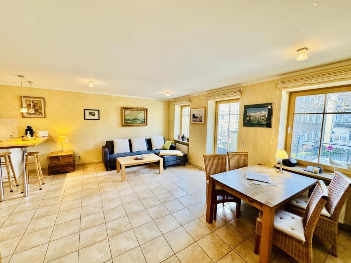 Apartment Captains Lounge